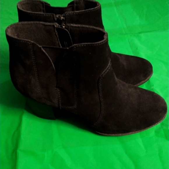 Clarks Black Leather Suede Ankle Boots Booties women's size 9 - Picture 2 of 5